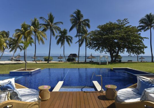 13.Sofitel Mauritius L'Imperial Resort & Spa - Le Flamboyant Pool & Bar whirlpool area overlooking the ocean