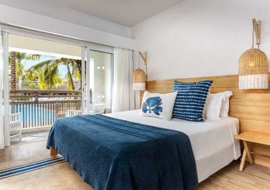 LA Couple Poolside Room